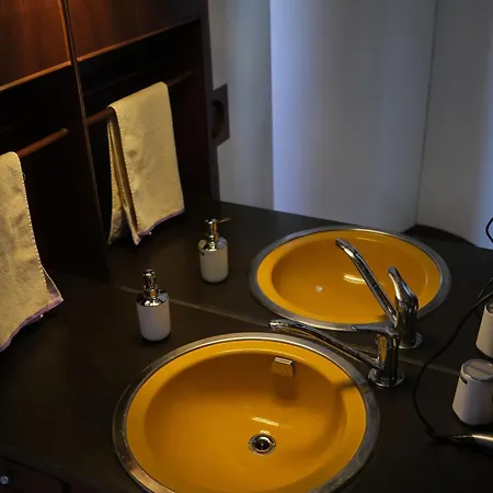 Comprensorio Olivetti - La Serra - Stanza 204 B&B