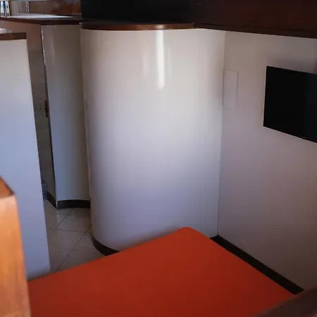 Comprensorio Olivetti - La Serra - Stanza 204 Bed & Breakfast *