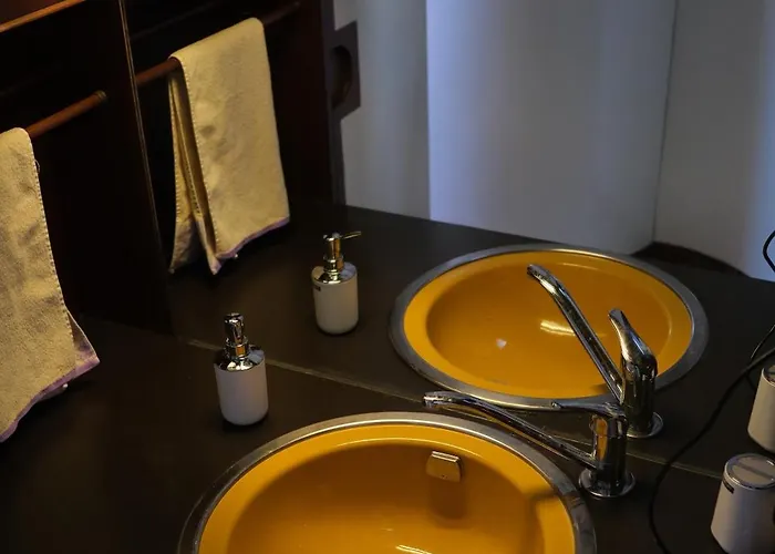 Comprensorio Olivetti - La Serra - Stanza 204 Bed and Breakfast