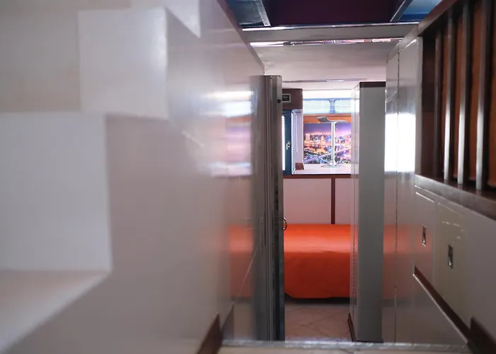 Comprensorio Olivetti - La Serra - Stanza 204 Bed and Breakfast Ιβρέα