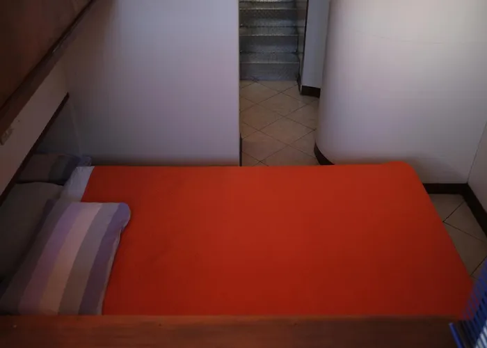 Comprensorio Olivetti - La Serra - Stanza 204 Bed and Breakfast